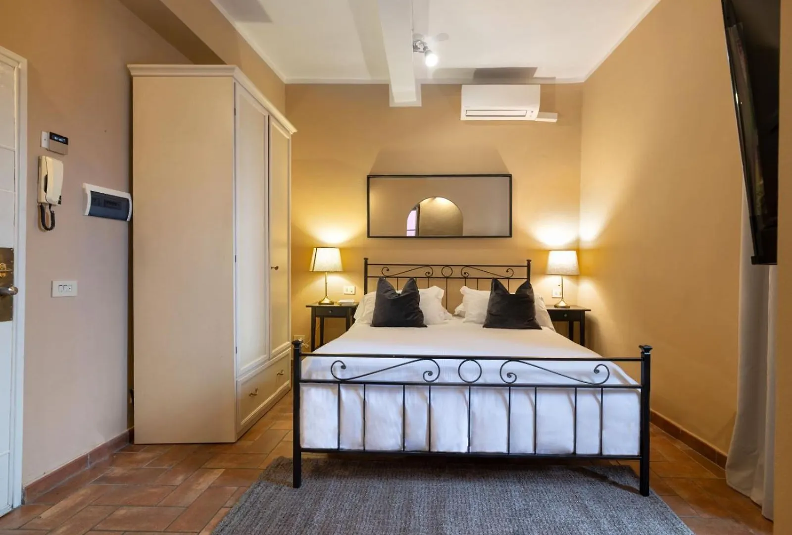 Apartment S1 Tower - Dolcevita Holiday Florence Italy
